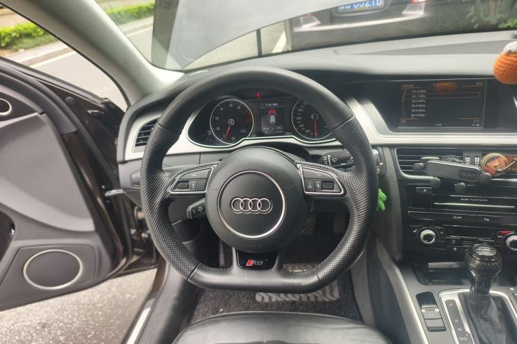 Used Audi A4 2014 40 TFSI allroad quattro plus version Steering Wheel
