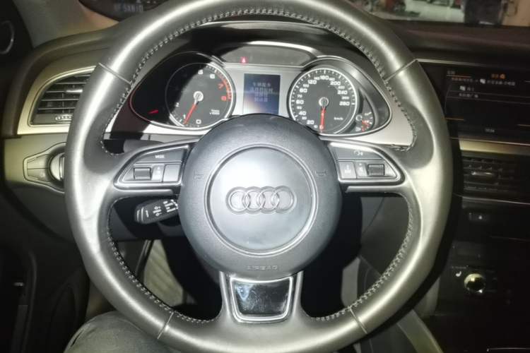 Used Audi A4 2014 40 TFSI allroad quattro plus version Steering Wheel