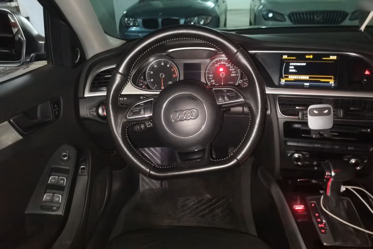 Used Audi A4 2014 40 TFSI allroad quattro plus version Steering Wheel