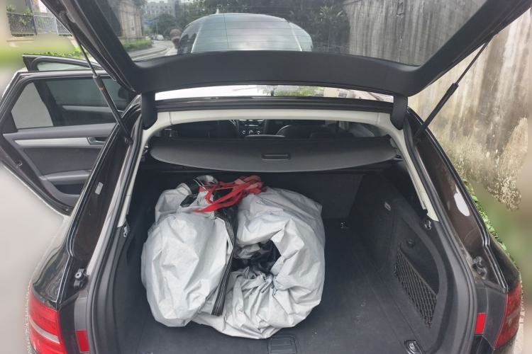 Used Audi A4 2014 40 TFSI allroad quattro plus version Trunk