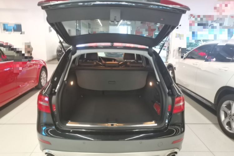 Used Audi A4 2014 40 TFSI allroad quattro plus version Trunk