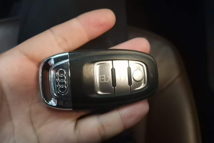 Used Audi A4 2014 40 TFSI allroad quattro plus version Vehicle Key