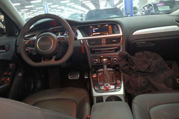 Used Audi A4 2014 40 TFSI allroad quattro plus version Center Console