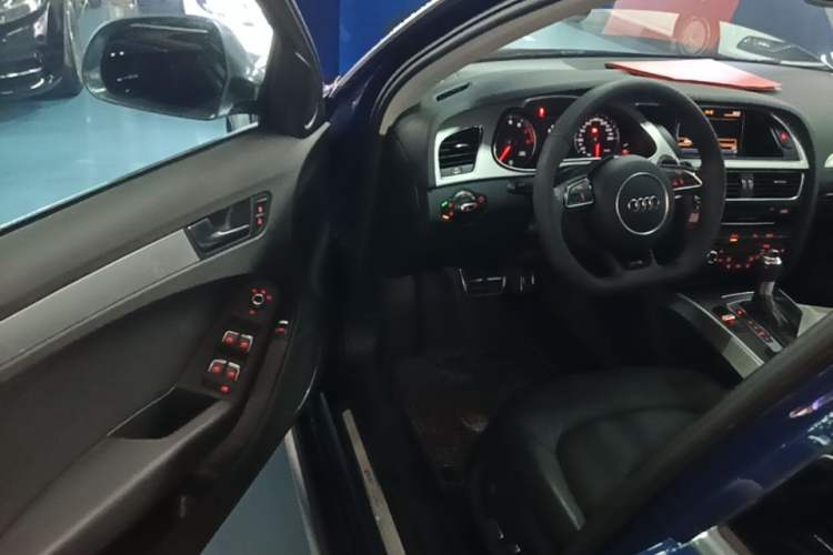 Used Audi A4 2014 40 TFSI allroad quattro plus version Driver Seat