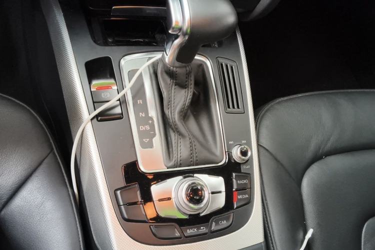 Used Audi A4 2014 40 TFSI allroad quattro plus version Gear Lever