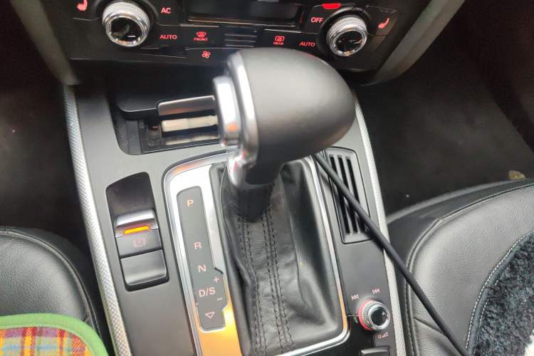 Used Audi A4 2014 40 TFSI allroad quattro plus version Gear Lever