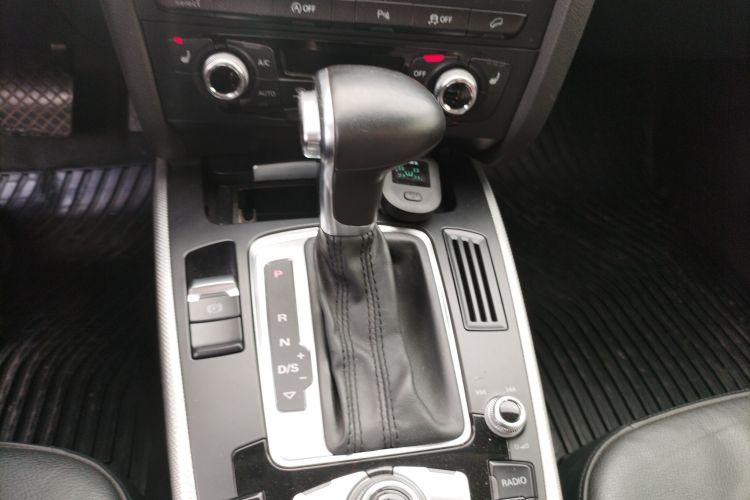 Used Audi A4 2014 40 TFSI allroad quattro plus version Gear Lever