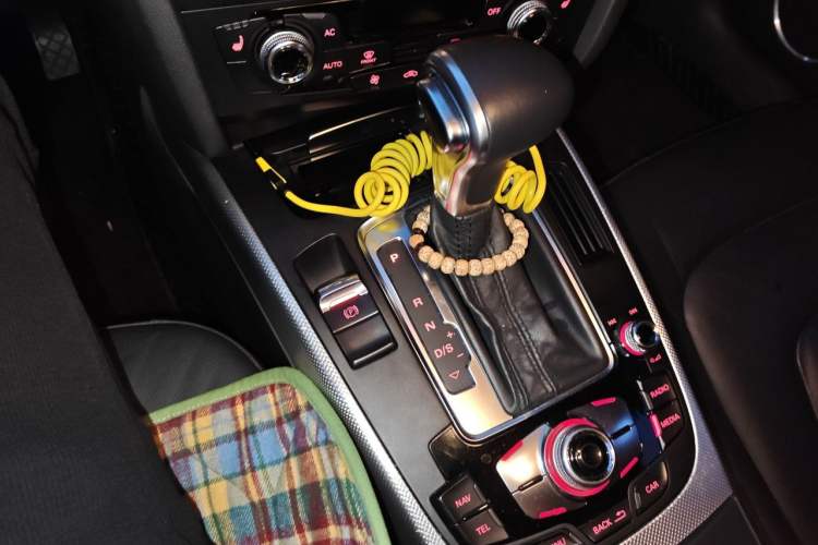 Used Audi A4 2014 40 TFSI allroad quattro plus version Gear Lever