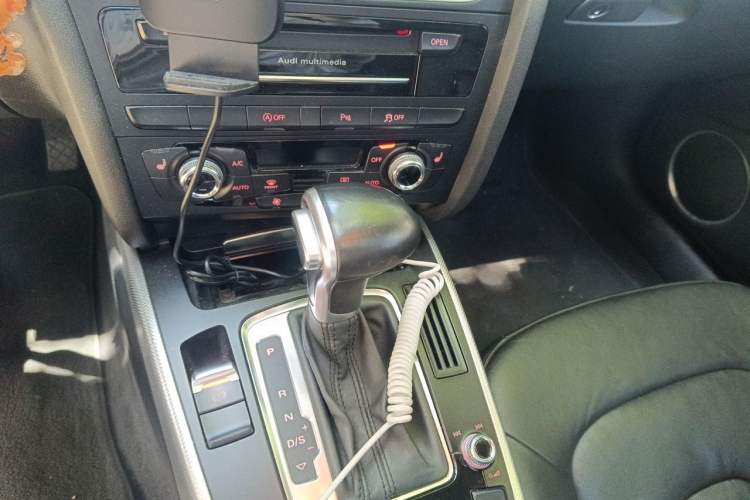 Used Audi A4 2014 40 TFSI allroad quattro plus version Gear Lever