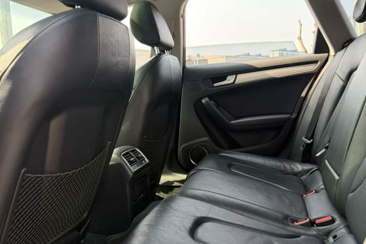 Used Audi A4 2014 40 TFSI allroad quattro plus version Interior 3