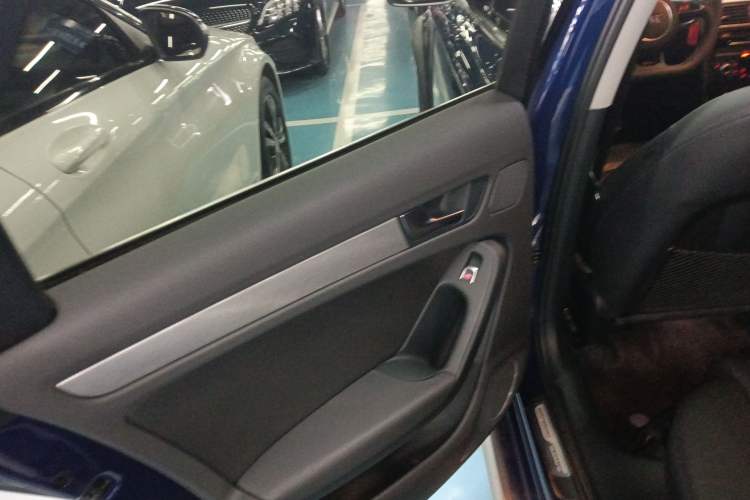 Used Audi A4 2014 40 TFSI allroad quattro plus version Interior 5
