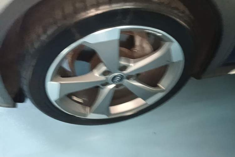 Used Audi A4 2014 40 TFSI allroad quattro plus version Left Front Wheel Hub