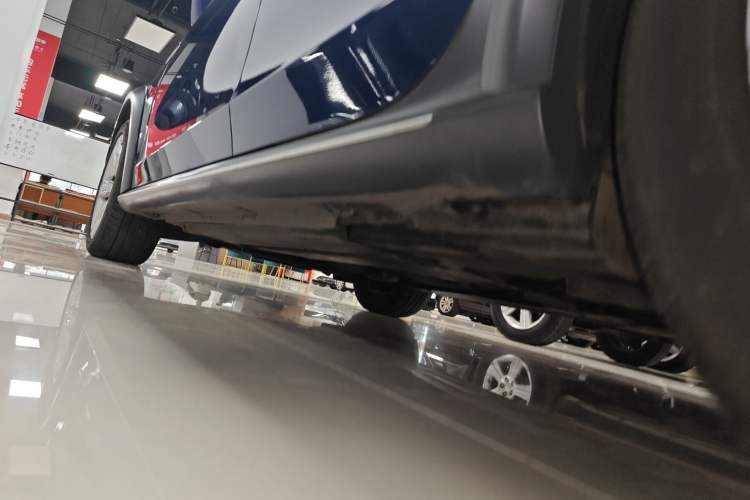 Used Audi A4 2014 40 TFSI allroad quattro plus version Left Side Sill