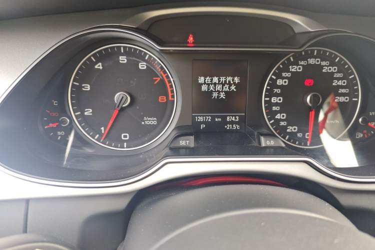 Used Audi A4 2014 40 TFSI allroad quattro plus version Odometer Close Up