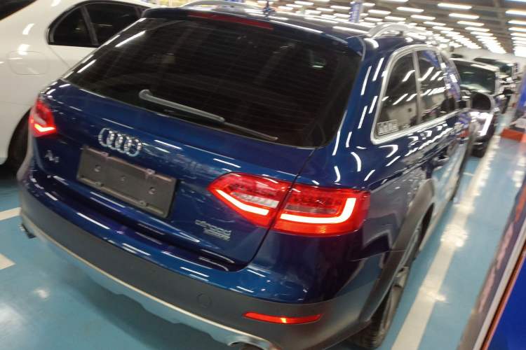 Used Audi A4 2014 40 TFSI allroad quattro plus version Rear Right 45 Deg