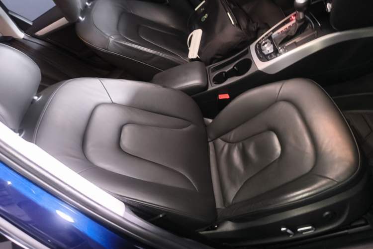 Used Audi A4 2014 40 TFSI allroad quattro plus version Right Front Seat