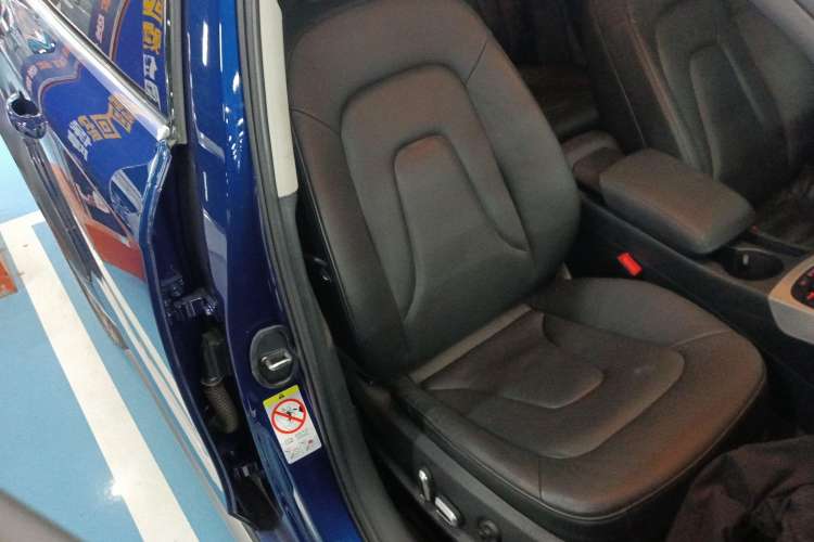Used Audi A4 2014 40 TFSI allroad quattro plus version Right Front Seat