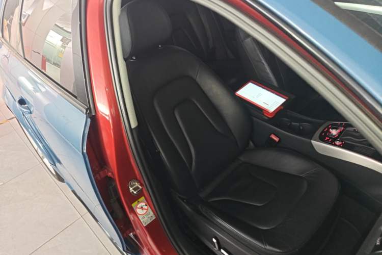 Used Audi A4 2014 40 TFSI allroad quattro plus version Right Front Seat