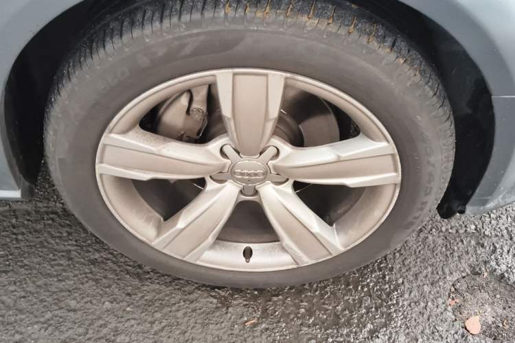 Used Audi A4 2014 40 TFSI allroad quattro plus version Right Front Wheel Hub