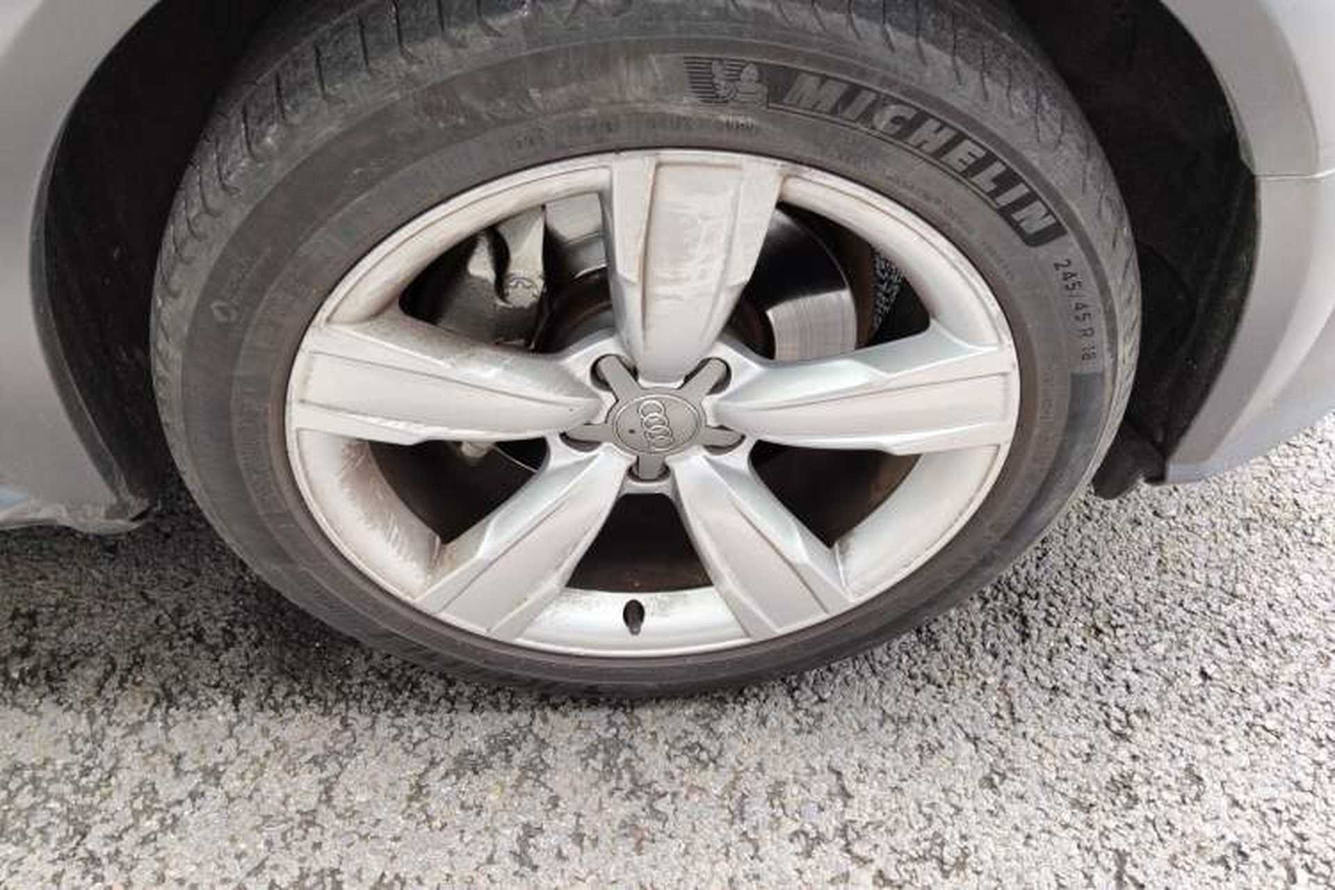 Used Audi A4 2014 40 TFSI allroad quattro plus version Right Front Wheel Hub