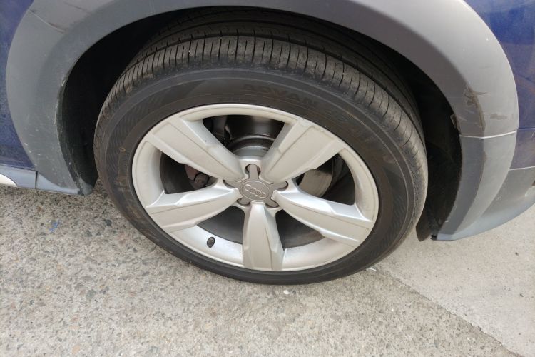 Used Audi A4 2014 40 TFSI allroad quattro plus version Right Front Wheel Hub