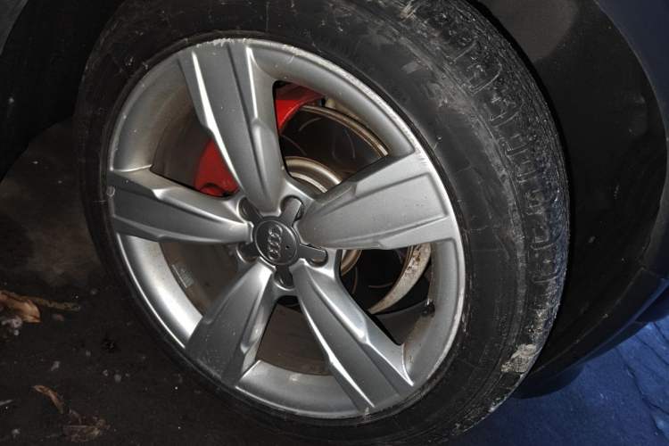 Used Audi A4 2014 40 TFSI allroad quattro plus version Right Front Wheel Hub
