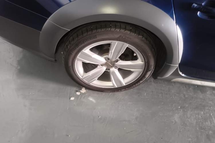 Used Audi A4 2014 40 TFSI allroad quattro plus version Right Rear Wheel Hub