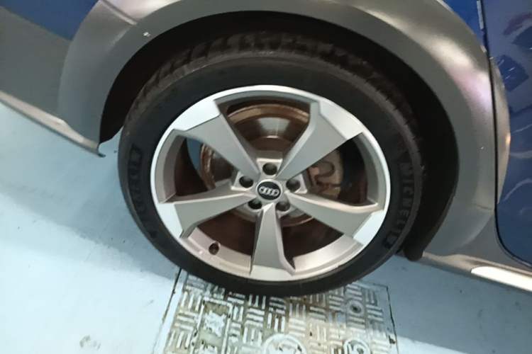 Used Audi A4 2014 40 TFSI allroad quattro plus version Right Rear Wheel Hub