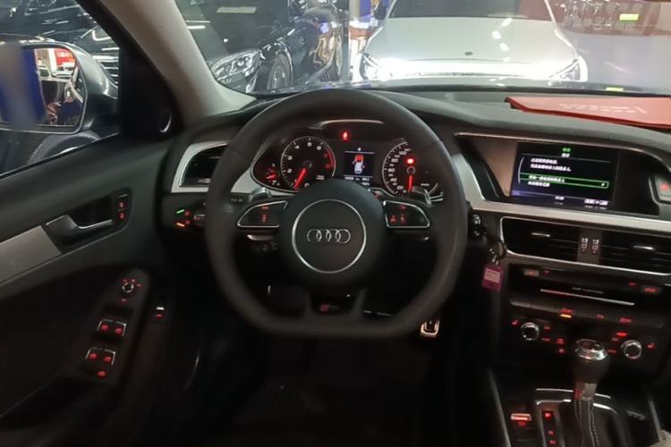 Used Audi A4 2014 40 TFSI allroad quattro plus version Steering Wheel