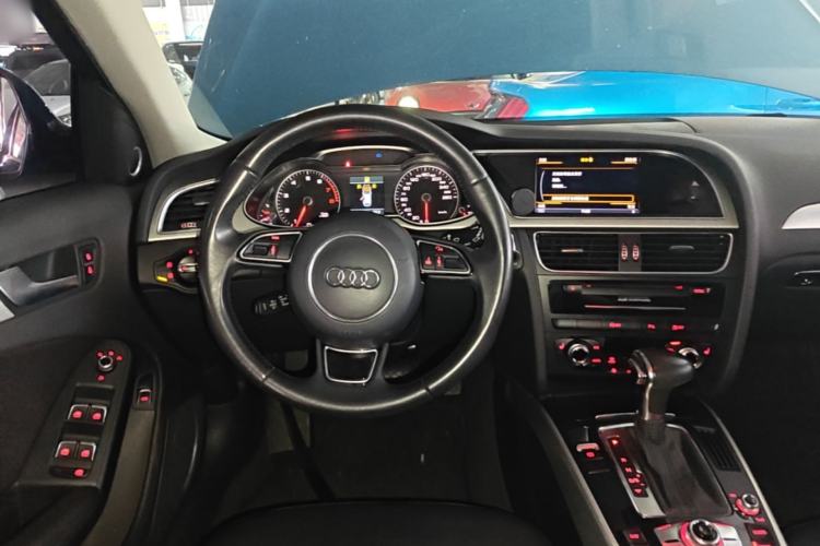 Used Audi A4 2014 40 TFSI allroad quattro plus version Steering Wheel