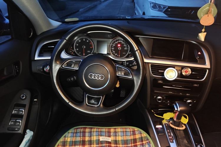 Used Audi A4 2014 40 TFSI allroad quattro plus version Steering Wheel