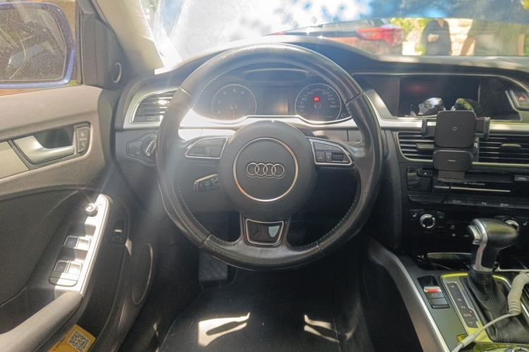 Used Audi A4 2014 40 TFSI allroad quattro plus version Steering Wheel