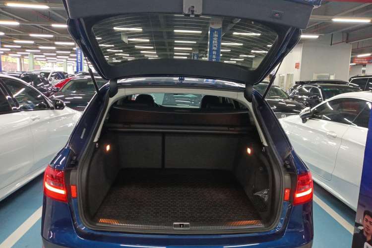 Used Audi A4 2014 40 TFSI allroad quattro plus version Trunk