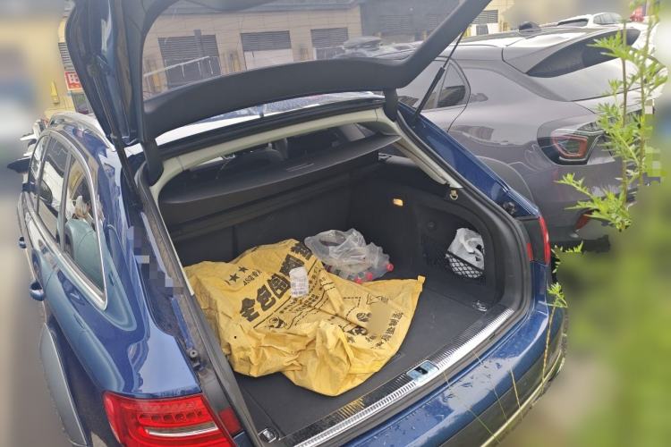 Used Audi A4 2014 40 TFSI allroad quattro plus version Trunk