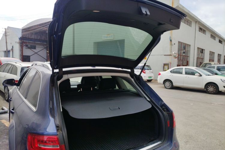 Used Audi A4 2014 40 TFSI allroad quattro plus version Trunk