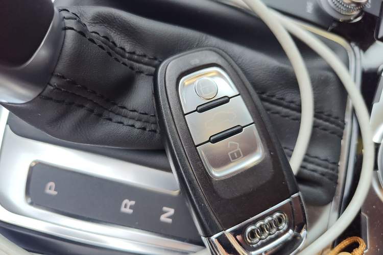 Used Audi A4 2014 40 TFSI allroad quattro plus version Vehicle Key