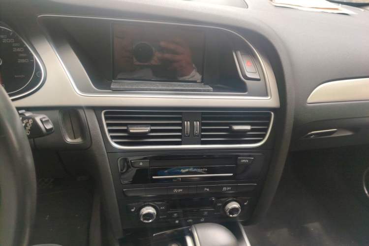 Used Audi A4 2014 40 TFSI allroad quattro plus version Audio And AC Panel