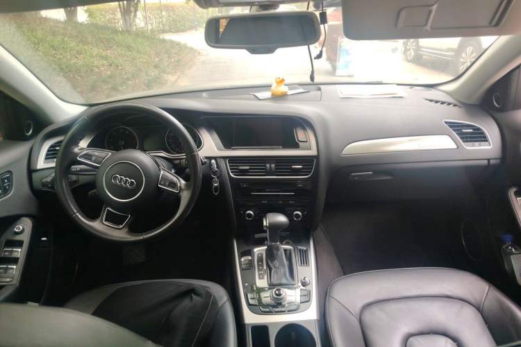 Used Audi A4 2014 40 TFSI allroad quattro plus version Center Console