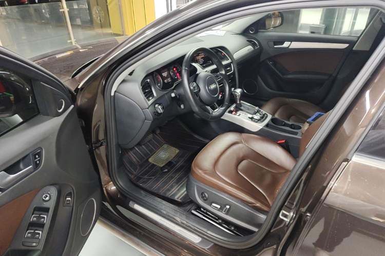 Used Audi A4 2014 40 TFSI allroad quattro plus version Driver Seat