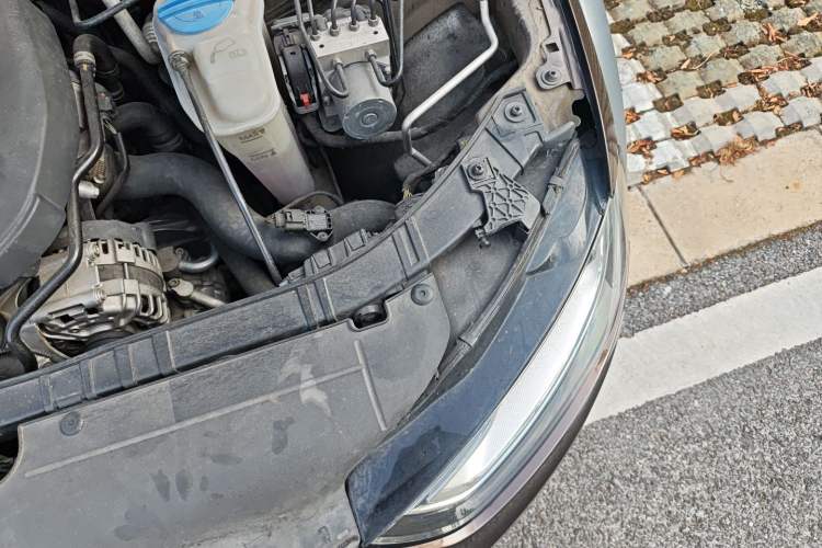 Used Audi A4 2014 40 TFSI allroad quattro plus version Engine Bay Left