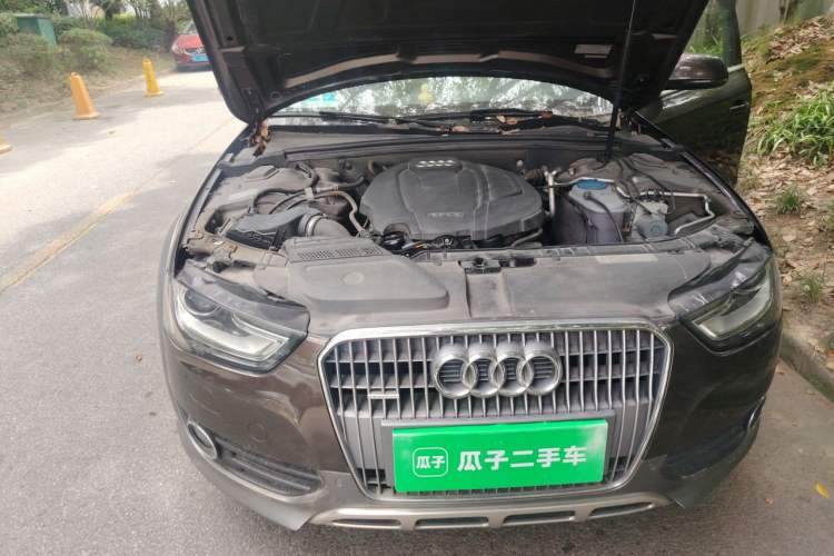 Used Audi A4 2014 40 TFSI allroad quattro plus version Engine Bay Right