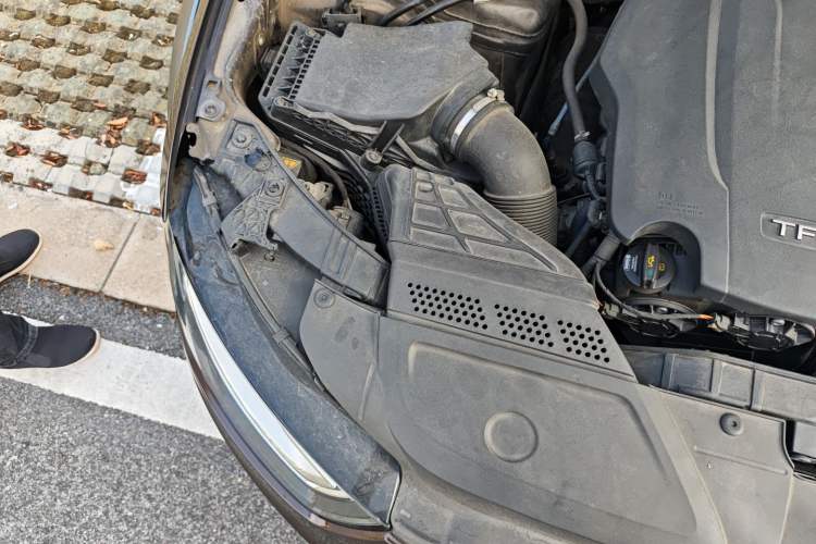 Used Audi A4 2014 40 TFSI allroad quattro plus version Engine Bay Right