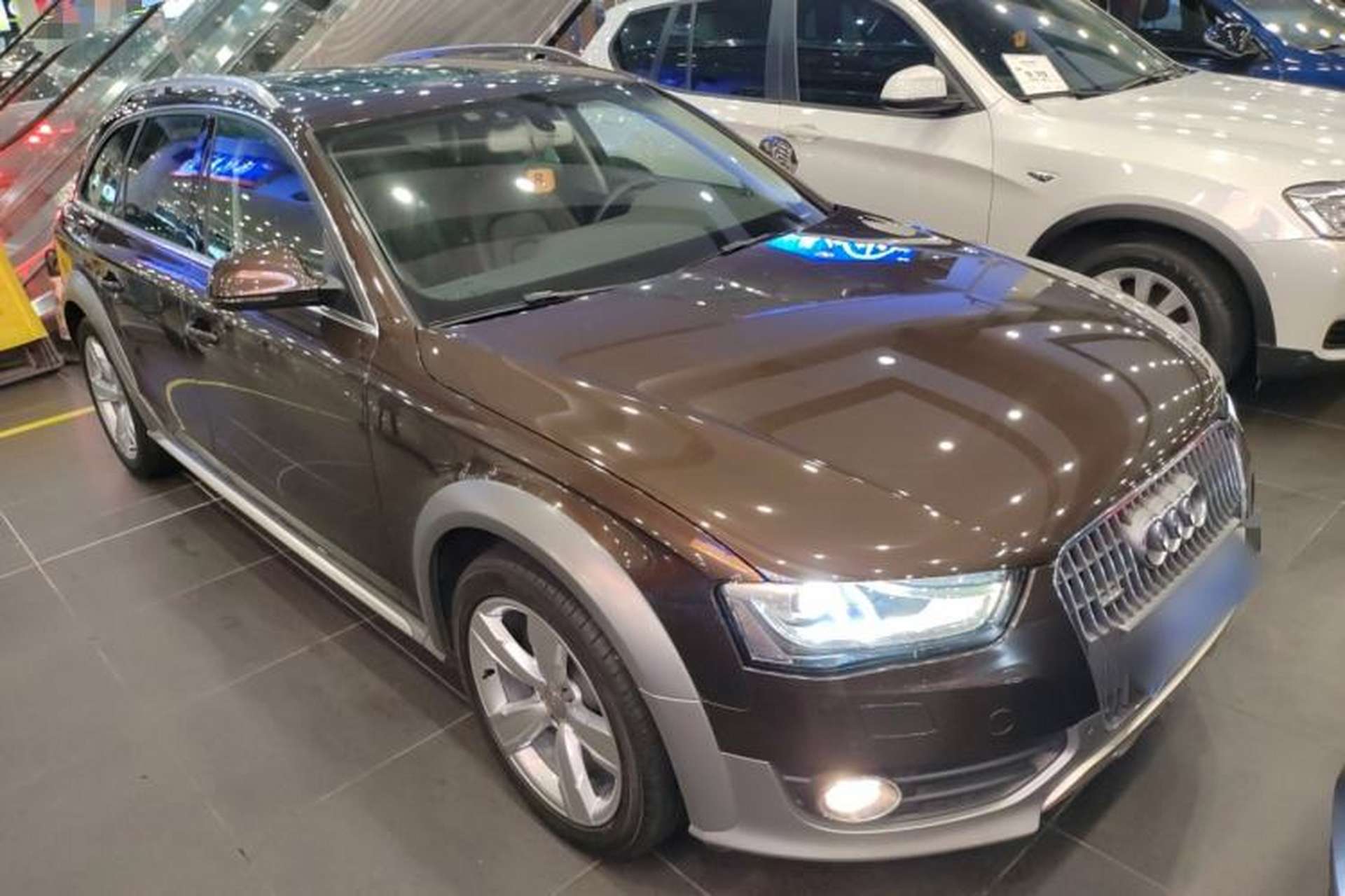 Used Audi A4 2014 40 TFSI allroad quattro plus version Front Right 45 Deg