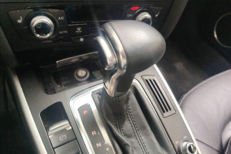 Used Audi A4 2014 40 TFSI allroad quattro plus version Gear Lever