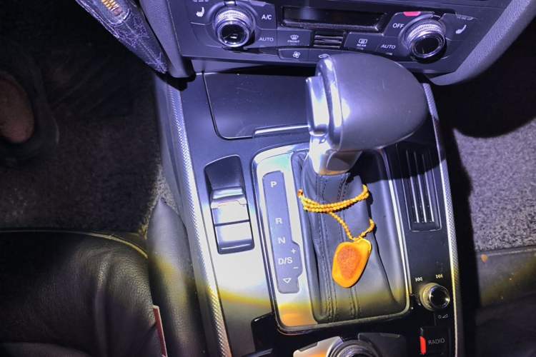 Used Audi A4 2014 40 TFSI allroad quattro plus version Gear Lever