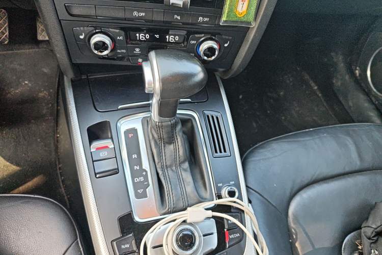 Used Audi A4 2014 40 TFSI allroad quattro plus version Gear Lever