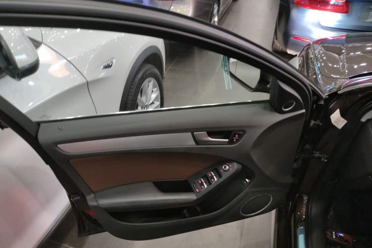 Used Audi A4 2014 40 TFSI allroad quattro plus version Left Front Door Interior