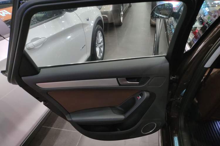 Used Audi A4 2014 40 TFSI allroad quattro plus version Left Rear Door Interior