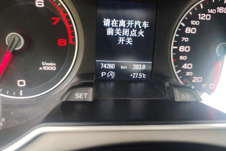 Used Audi A4 2014 40 TFSI allroad quattro plus version Odometer Close Up