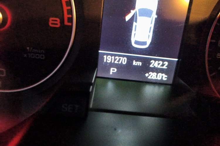 Used Audi A4 2014 40 TFSI allroad quattro plus version Odometer Close Up